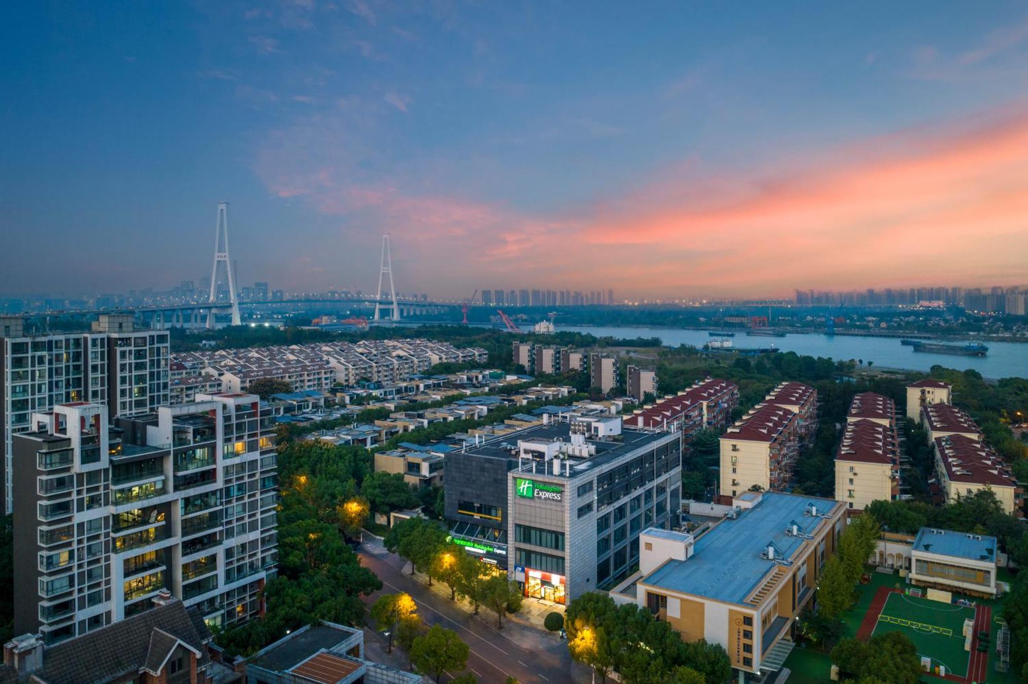 Holiday Inn Express Shanghai Xuhui Binjiang, An Ihg Hotel Exterior foto